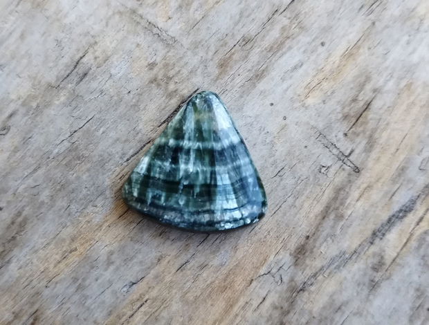 Cabochon serafinit, 24x22x5 mm