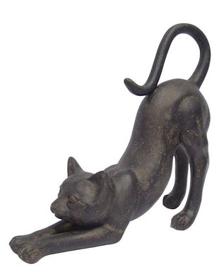 Pisica intinzandu-se-statueta din rasini