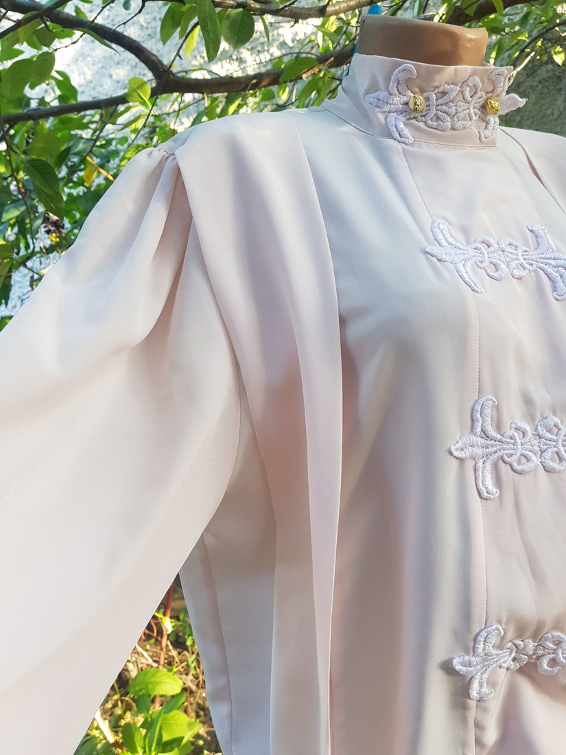 Bluza cu brandenburguri