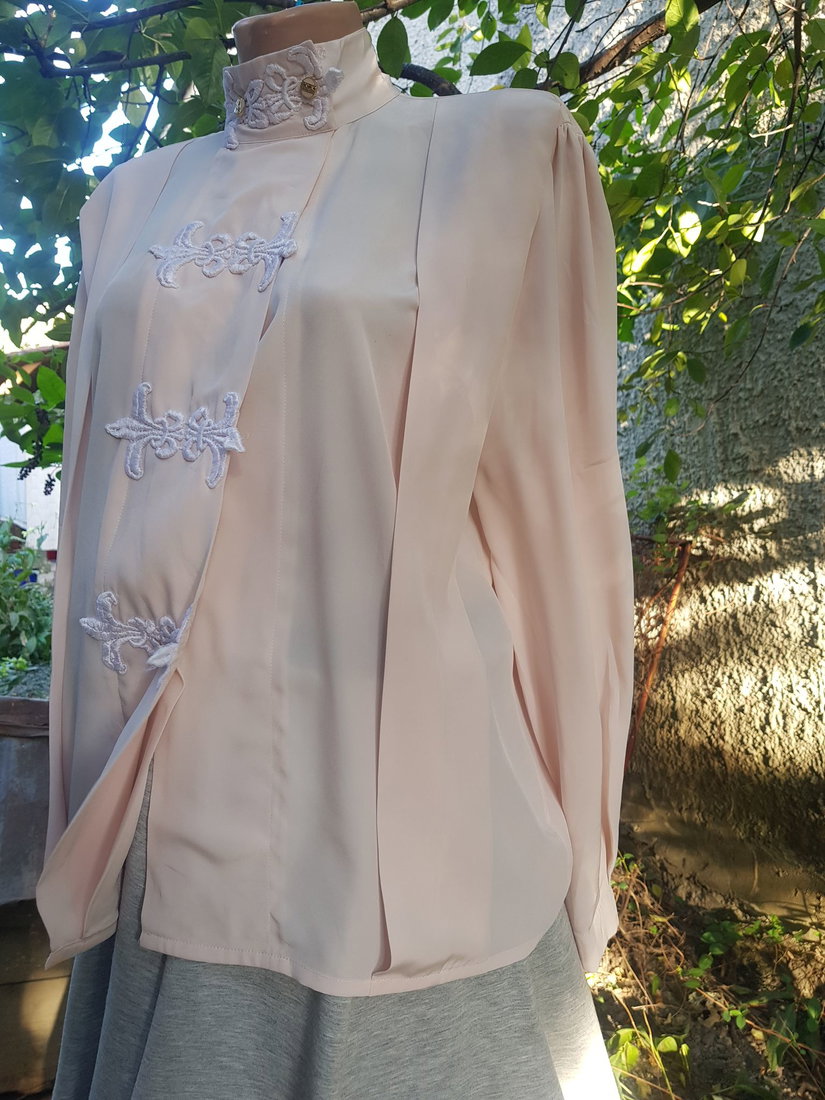 Bluza cu brandenburguri