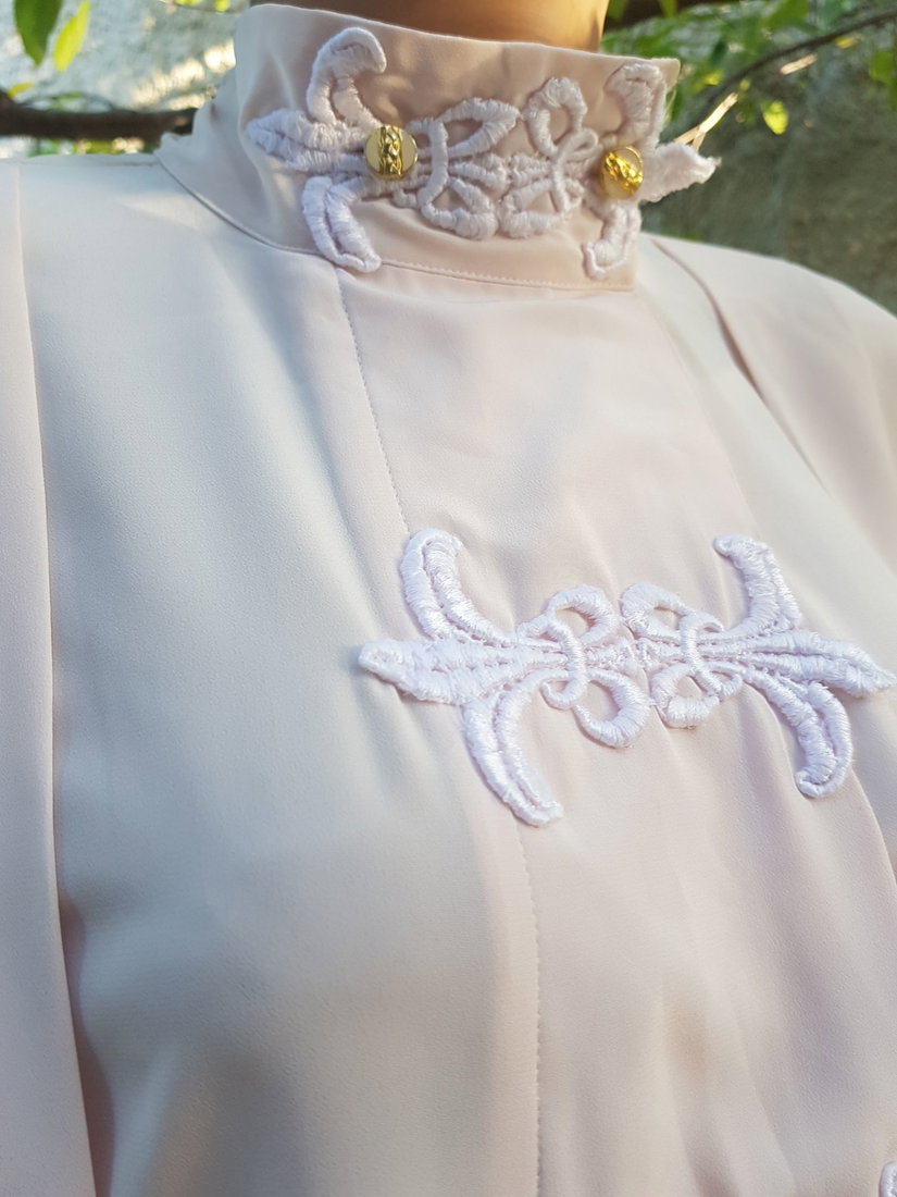 Bluza cu brandenburguri