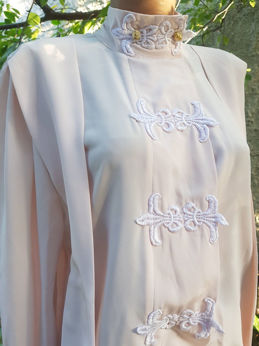 Bluza cu brandenburguri