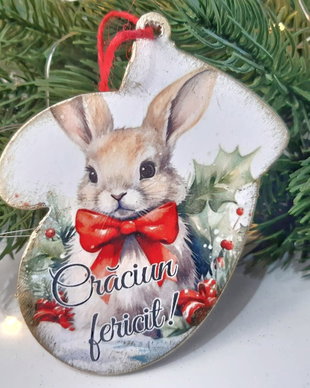 Decoratiune din lemn, in forma de manusa, pentru pomul de Craciun
