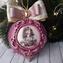 glob decorat manual pentru bradul de Craciun