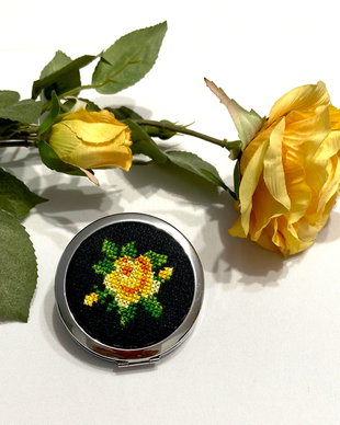 Oglinda dubla cu aplicatie de broderie manuala