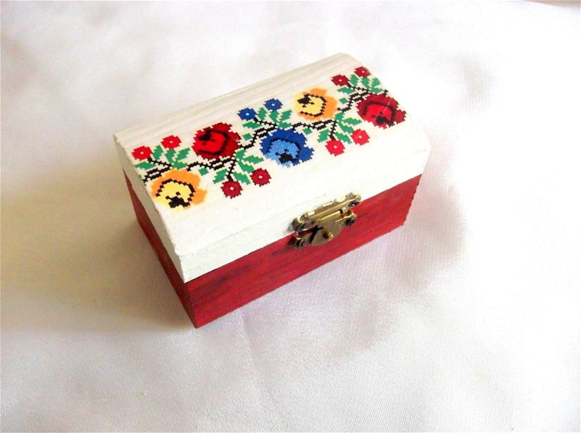 cutie lemn decorata cu motiv traditional 43631