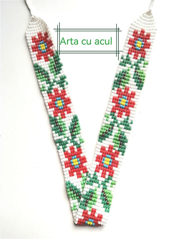 Zgardan tradițional țesut manual din margele Preciosa. Roșu, verde și alb