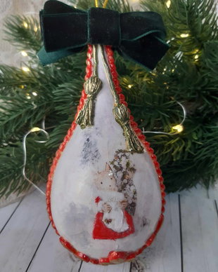Glob decorat manual pemtru pomul de Craciun