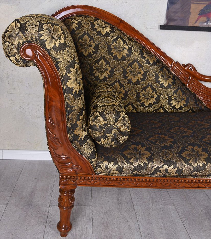 Sofa din lemn mahon cu capete de lebada si tapiterie din matase