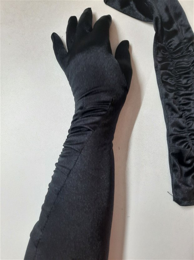 Mănuși negre ptr ocazie