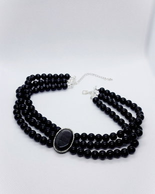 Colier tip choker din perle de sticlă - negru