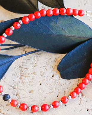 Bratara handmade din coral lava si margelute din inox