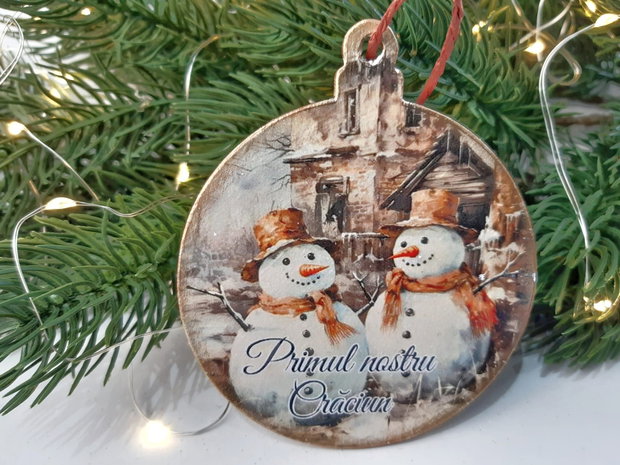 Decoratiune din lemn, in forma de glob, pentru bradul de craciun