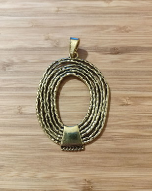 Pandantiv auriu - 88 x 53 mm