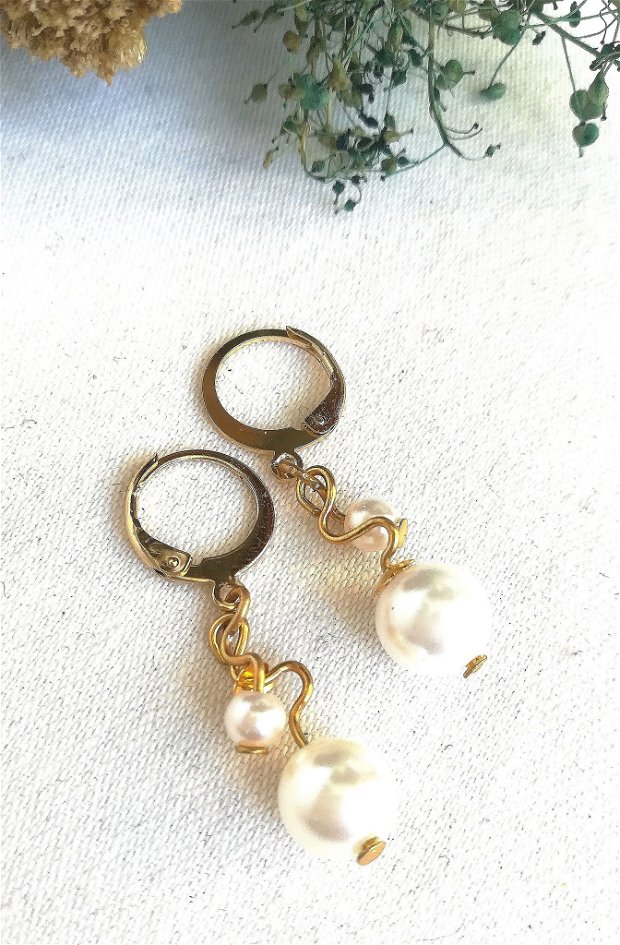 Cercei perle albe seashell si accesorii  aurite