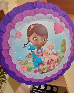 Pinata piñata Doctorita Plusica