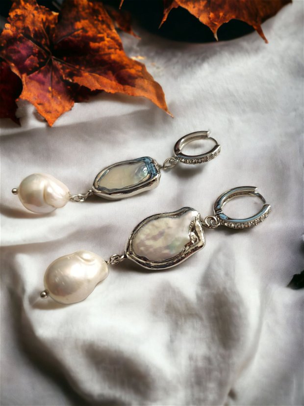 Cercei lungi perle argintate, perle baroc si zirconii albe