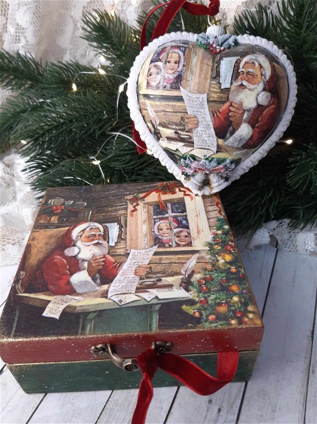 Set cadou Craciun, format din cutie si glob decorate manual
