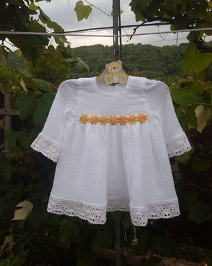 Rochita botez fetite din panza topita/rochita cu dantela/rochita cu floricele galbene
