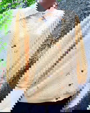 Jacheta cu aspect crosetat si camasa cu broderie