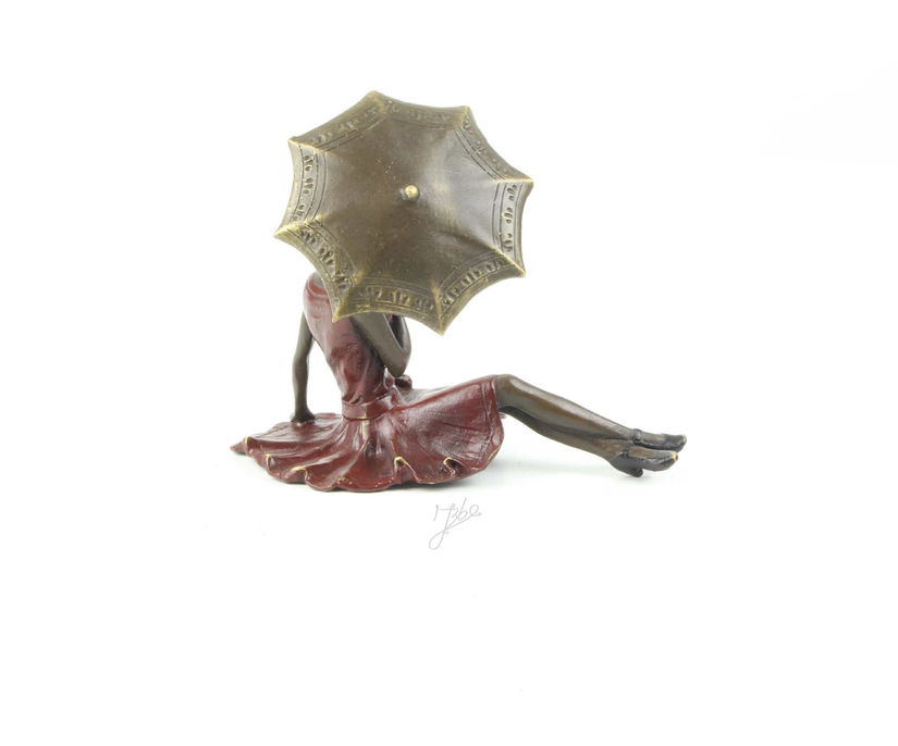Doamna cu umbrela-statueta vieneza din bronz