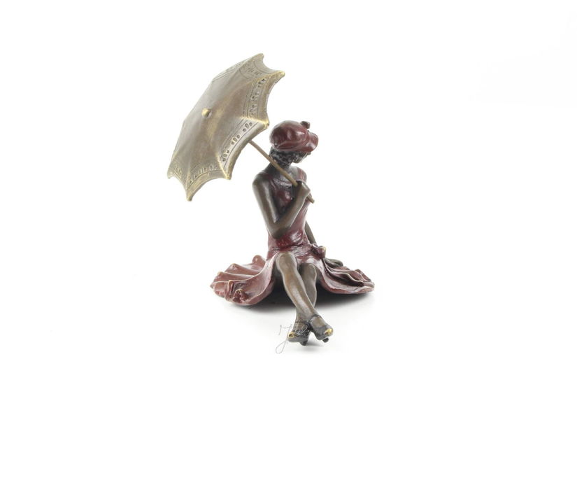 Doamna cu umbrela-statueta vieneza din bronz
