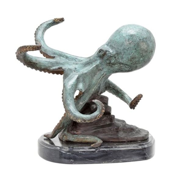 Caracatita-statueta din bronz cu un soclu din marmura