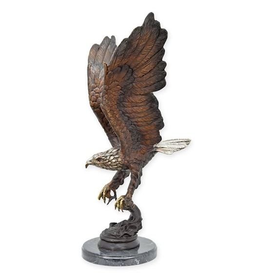Vultur pescuind somon-statueta din bronz