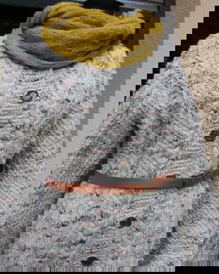 Cardigan tricotat manual/rustic