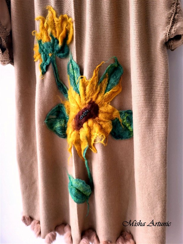 VANDUT - Rochita accesorizata cu Floarea Soarelui impaslita