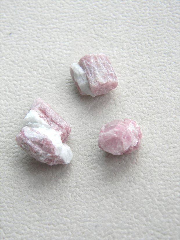 Specimen - turmalina roz (rubelit) (F27)