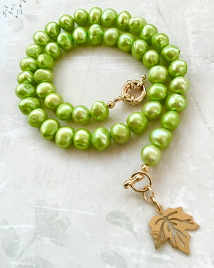 Colier perle de cultura verde crud