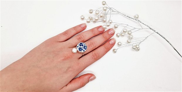 Inel din argint, perla si fragment de portelan "Little Blue flowers"