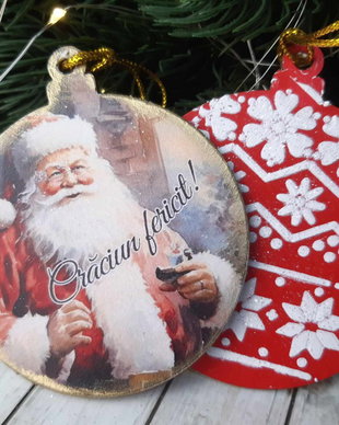 Decoratiune din lemn, in forma de glob, cu mesaj, pentru pomul de Craciun
