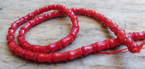 Margele - lalea coral, 11x6 mm