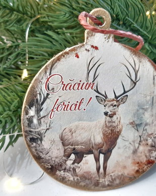 Decoratiune din lemn, in forma de glob, cu mesaj pentru Craciun