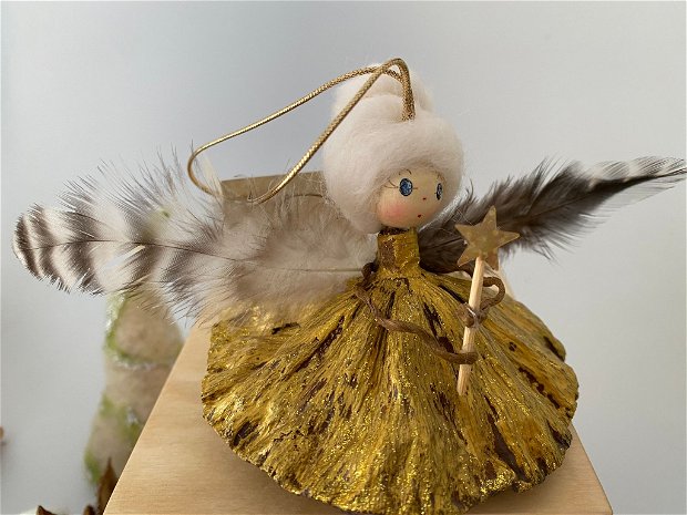 Zana cu bagheta magica - Figurina decorativa pentru Craciun