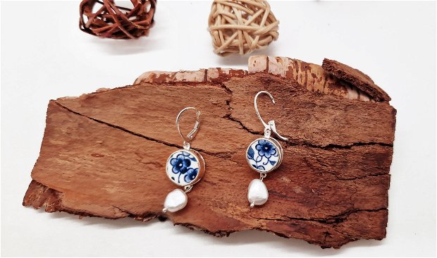 Cercei din argint, perle si fragmente de portelan "Little Blue flowers"
