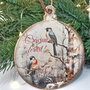 Decoratiune din lemn, in forma de glob, cu mesaj pentru Craciun