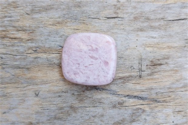 Cabochon opal roz, 27x26x6 mm