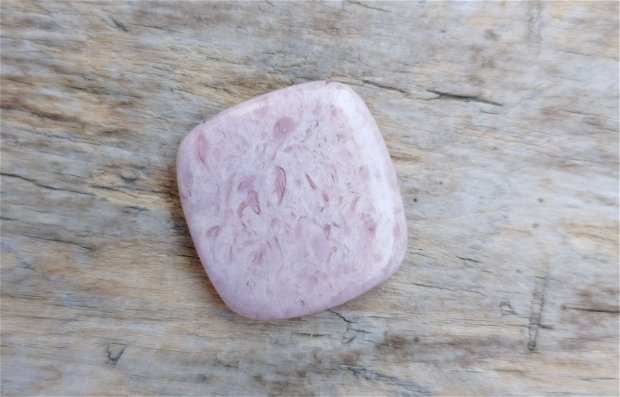Cabochon opal roz, 27x26x6 mm