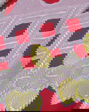 Perdeluta cu broderie lamai