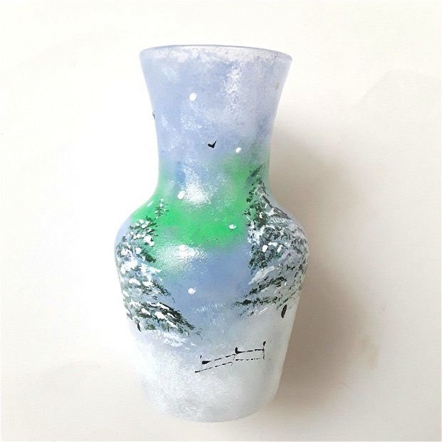 Vaza din sticla pictata manual cu peisaj de iarna