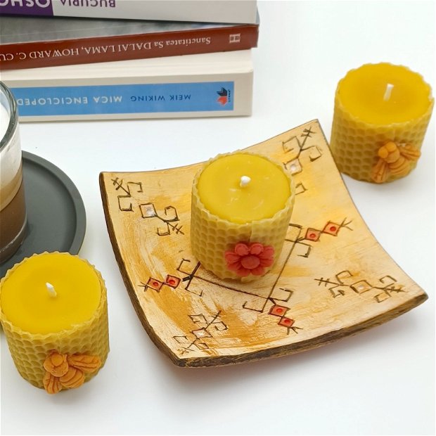 Lumanari votive din ceara naturala de albine, cu suport ceramic traditional