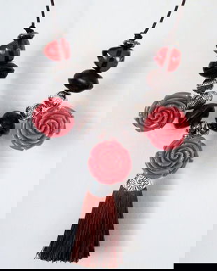 Colier cu trandafiri si ciucure,hand made