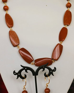 Set bijuterii din margele goldenstone