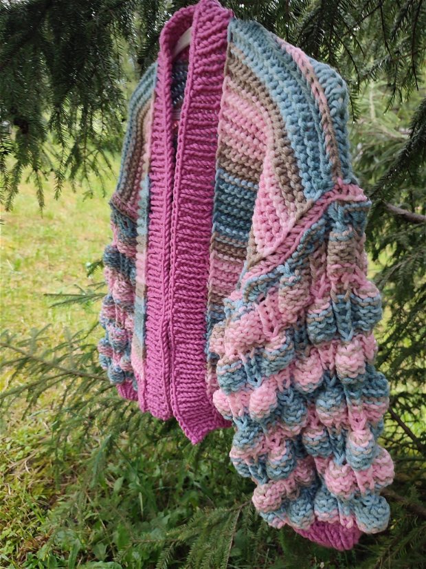 Cardigan tricotat cu roz