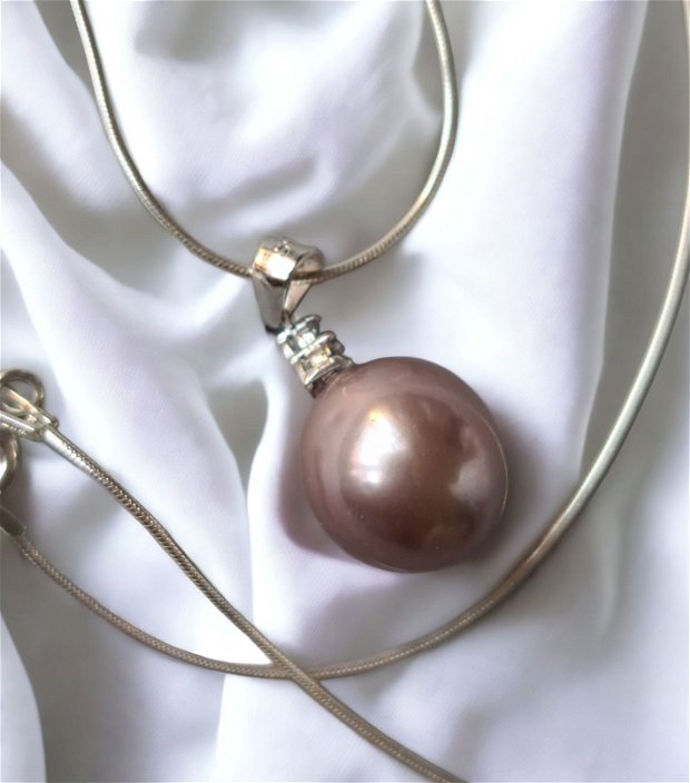Set de bijuterii  compus din colier și cercei din perle de cultura