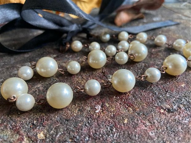 Colier din perle swarovski la baza gatului, reglabil, cu panglica de satin
