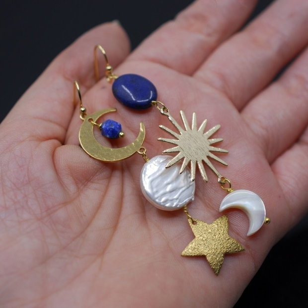 Cercei asimetrici din alama si perle, cercei lungi, cercei statement, cercei handmade